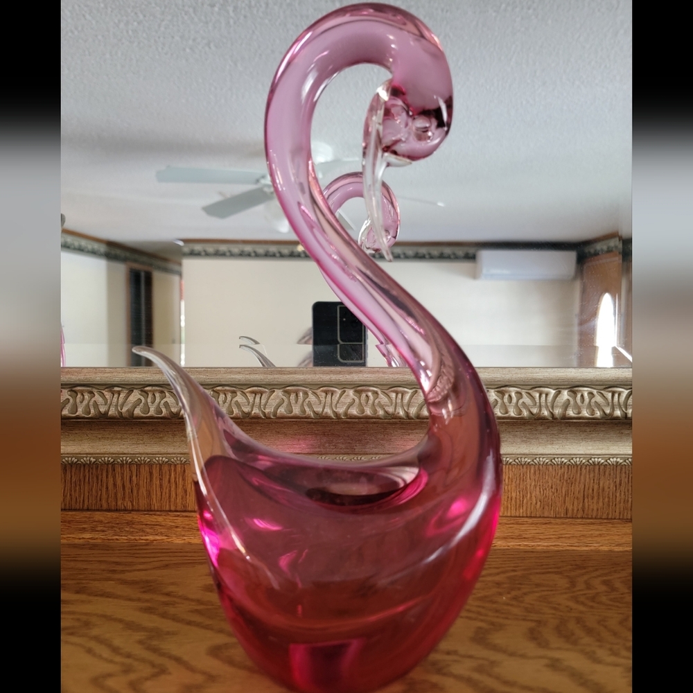 Vintage FORMIA Murano Art Glass Swan Figure. Looking Down Venetian Design.